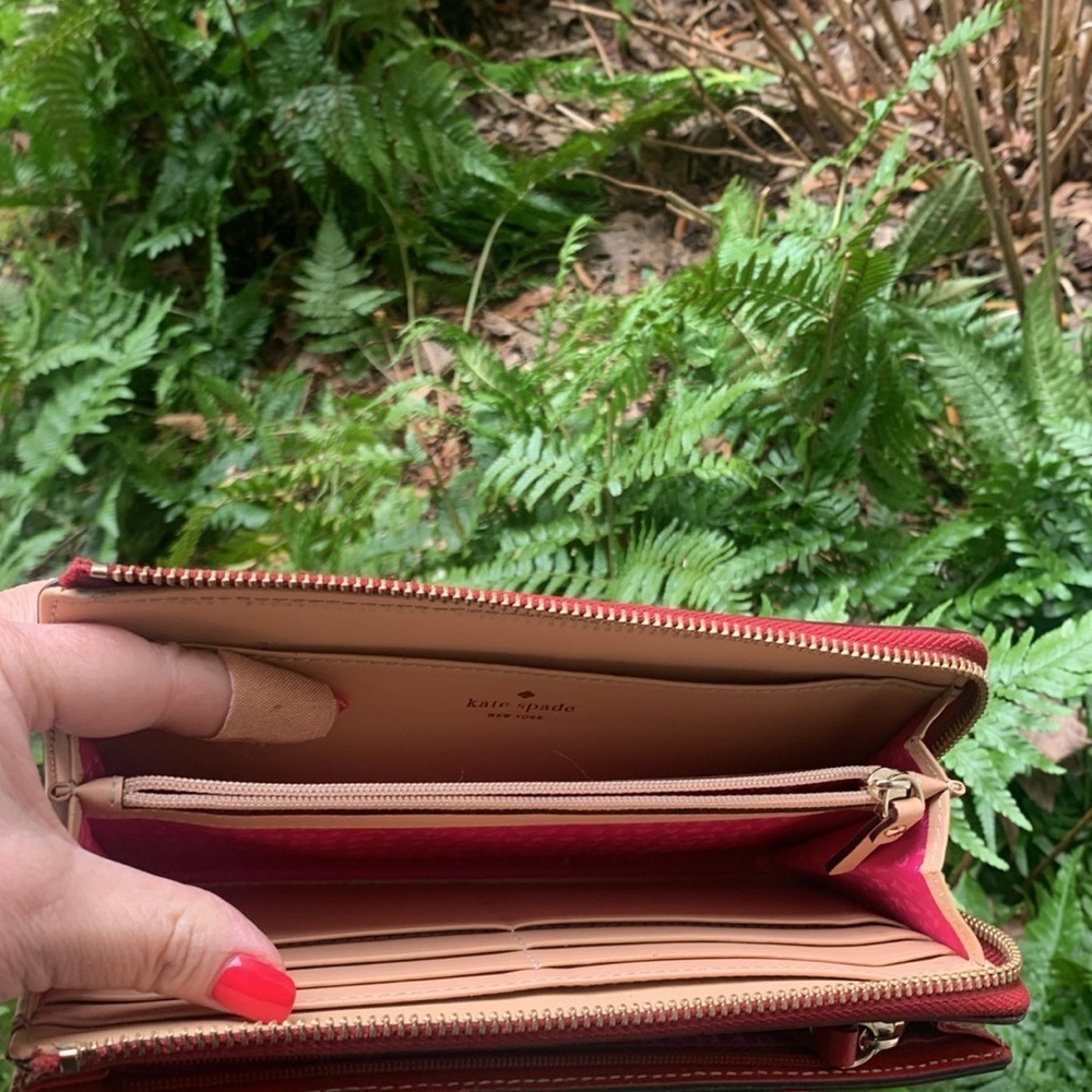 ♠️ Kate Spade Red Leather Wristlet / Wallet Lots of compartmentss fits iPhone ♠ - Picture 10 of 10
